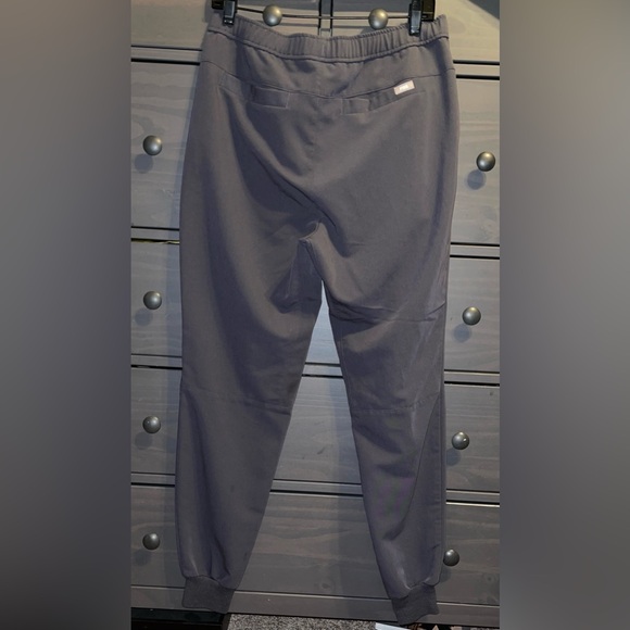FIGS Tansen Jogger Scrub Pants in Charcoal! Size M, Like New! - Picture 4 of 12